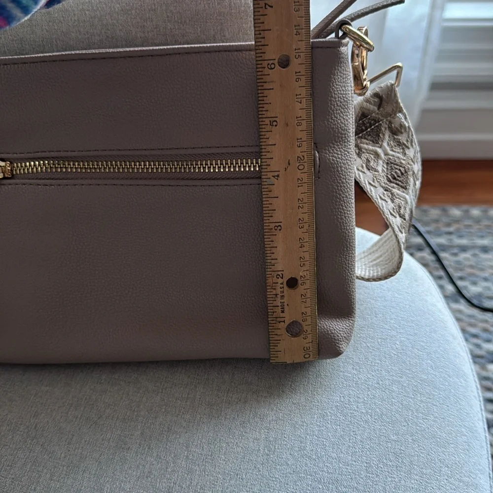 Mystique zippered crossbody faux leather purse